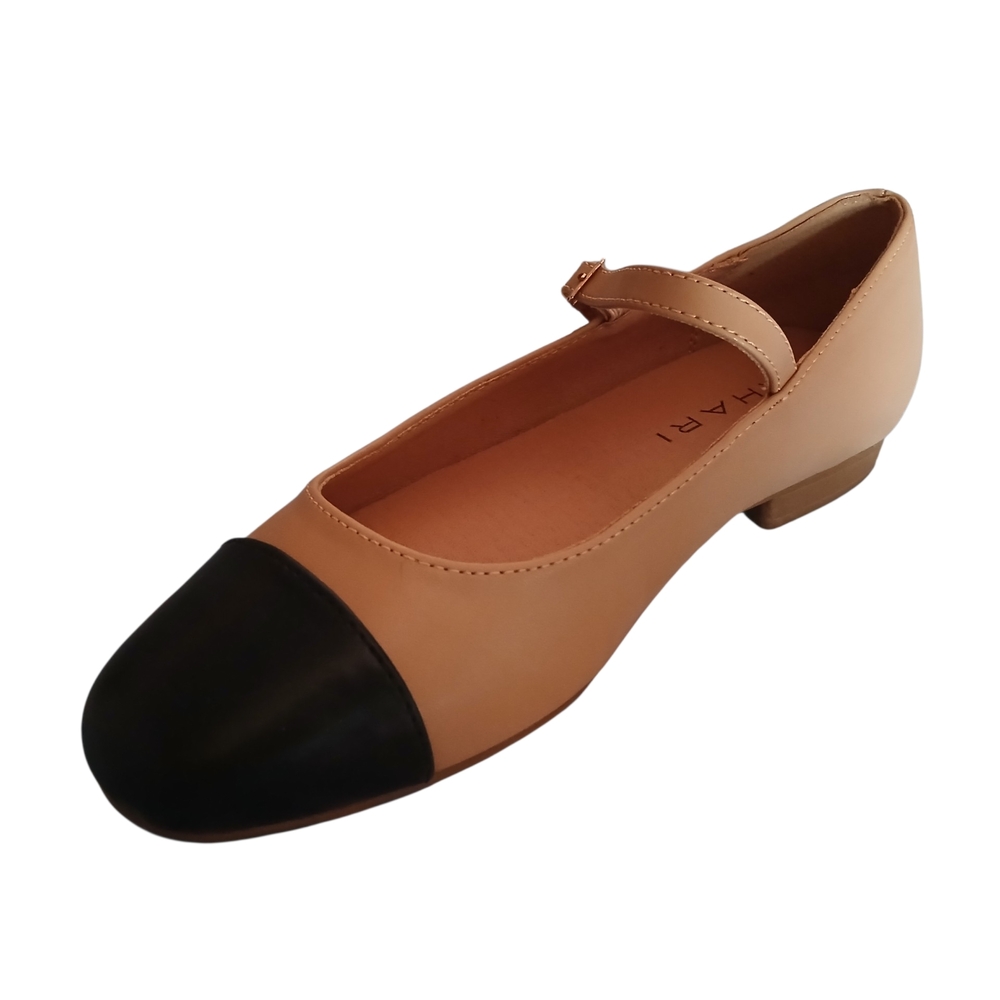 TAHARI Black and Camel Women's Flats